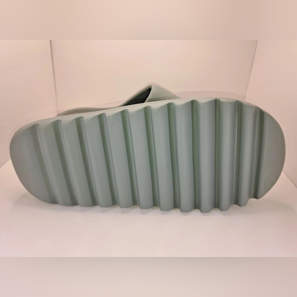 Adidas Yeezy Slide Salt | Size 7 | Brand New (No Box) - Picture 4 of 6